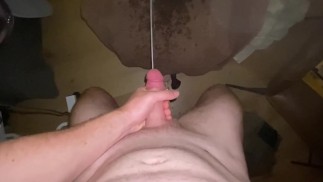 Goed gehydrateerde man explodeert met sperma