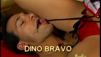 Mistress Vanessa Lane dominiert ihren Verlierer Slave