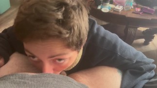 Korte pijpbeurt ze voelt me groeien in haar mond