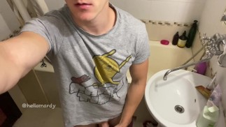 お風呂でけいれんソロ男の子オナニー隣人のトイレでオナニー