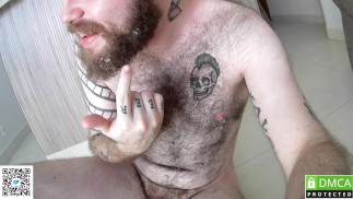 Hot sperma in het gezicht! De grootste cumshot die je vandaag gaat zien!! baard, haar en over.. Omg!