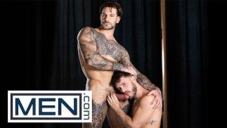 MEN-PapiコシックベンドManuel彼のお尻を縁取るために華やかなマントルピースの上にレイエスを貫通し、彼を貫通します