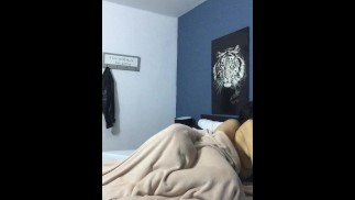 私はガールフレンドとセックスし、彼女に彼女の猫を埋めるように頼む
