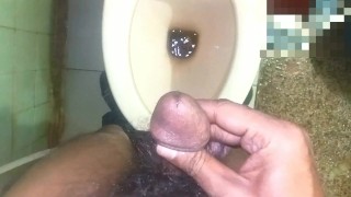 Mężczyzna pissing 🍌💦 szarpanie w dupę Hole 🍑