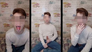 Kerel trekt zich af en slikt sperma door