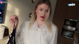 我的继母猛地脱掉她的内裤，让我操她，撕裂她的紧身衣！
