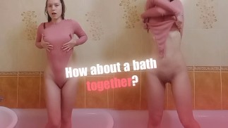 Estudante sexy balança a bunda grande.