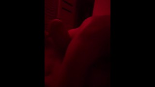 O padrasto subiu em cima de mim e me fodeu